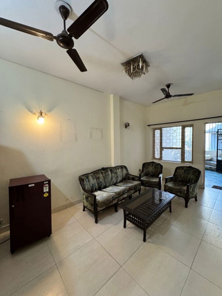 Living Room, nehru enclave 2 Bedroom 160 Sq.Yd. Builder Floor In Nehru Enclave Delhi 9940105