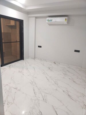 Room in 3 BHK Apartment at Experion The Westerlies, Sector 108 – for Rent