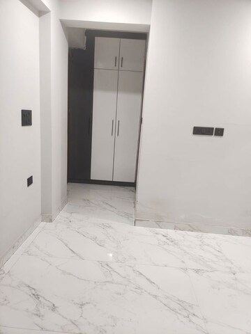 Room in 3 BHK Apartment at Experion The Westerlies, Sector 108 – for Rent