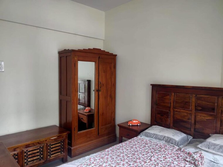 Room, pioneer-heights 2 Bedroom 1000 Sq.Ft. Apartment In Khar West Mumbai 9940139