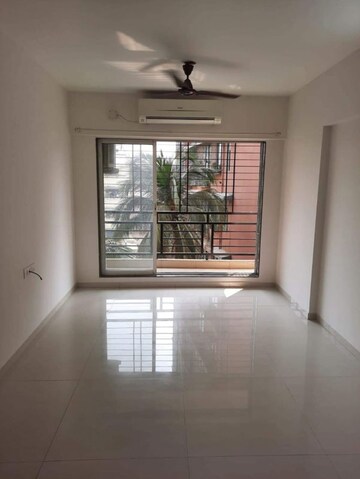 Room in 2 BHK Apartment at Shamik Elan, Vakola – for Rent