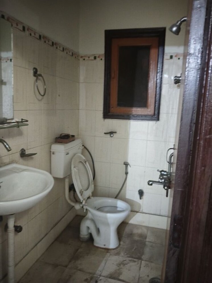 Bathroom, indirapuram gyan khand 4 2 Bedroom 850 Sq.Ft. Builder Floor In Indirapuram Gyan Khand 4 Ghaziabad 9940142