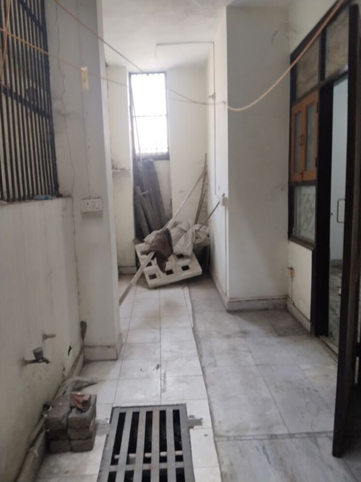 Bathroom, indirapuram gyan khand 4 2 Bedroom 850 Sq.Ft. Builder Floor In Indirapuram Gyan Khand 4 Ghaziabad 9940142