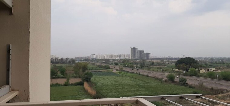 Swimming Pool, bptp-discovery-park 3 Bedroom 1580 Sq.Ft. Apartment In Sector 80 Faridabad 9940099