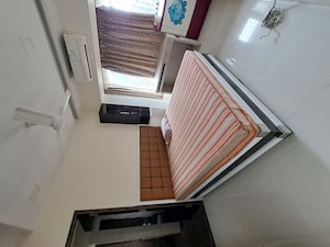 Bedroom in 2 BHK Apartment at Shamik Elanza Santacruz, Vakola – for Sale