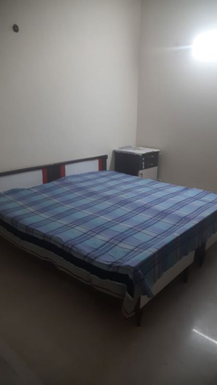 Bedroom, lajpat nagar 4 2 Bedroom 100 Sq.Yd. Builder Floor In Lajpat Nagar 4 Delhi 9940188