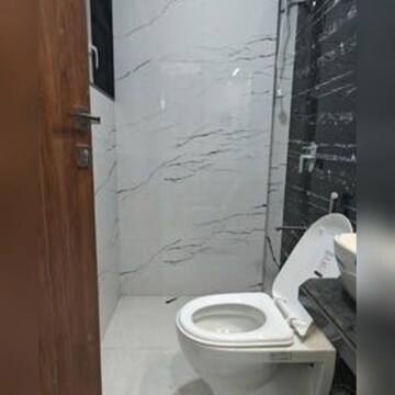 Bathroom in 2 BHK Apartment at Sanghvi Infenia, Santacruz East – for Sale