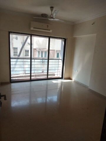 Room in 3 BHK Apartment at Ekta Park Vista, Khar West – for Sale