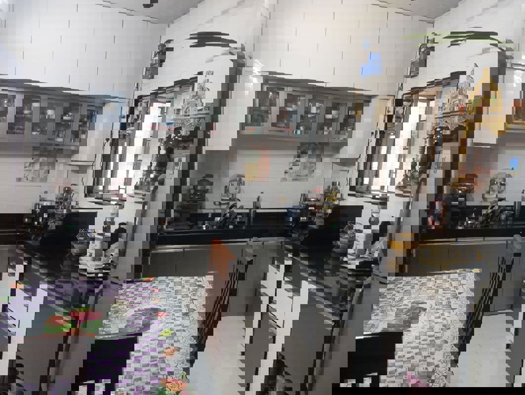 2 BHK 800 Sq.Ft. Apartment in Dhanraj Park Society