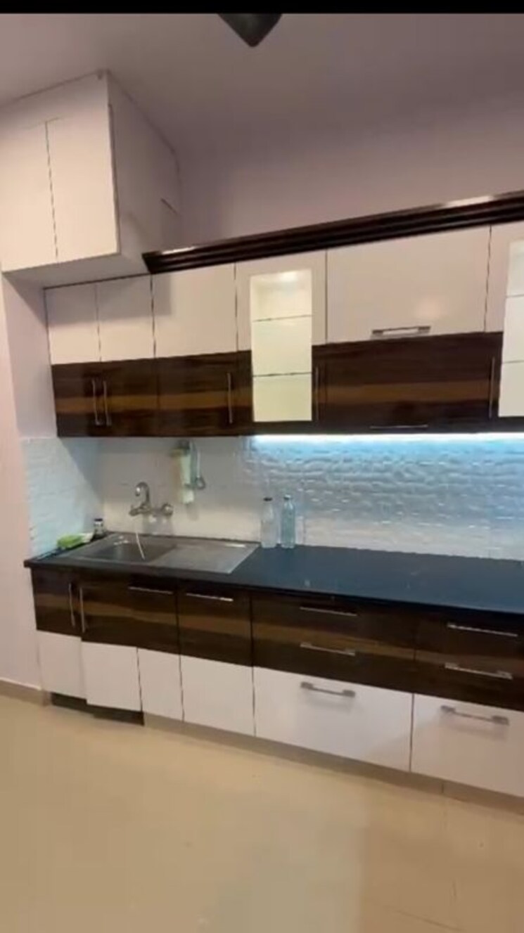 Kitchen, rohtas-plumeria 3.5 Bedroom 1850 Sq.Ft. Apartment In Gomti Nagar Lucknow 9940198