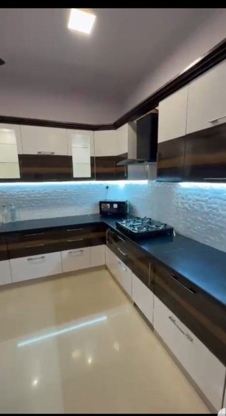 Kitchen, rohtas-plumeria 3.5 Bedroom 1850 Sq.Ft. Apartment In Gomti Nagar Lucknow 9940198