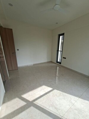 Room in 3 BHK Apartment at S Raheja Panorama, Santacruz West – for Sale