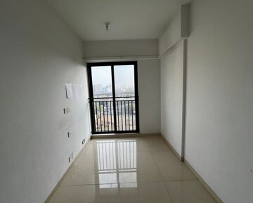 Room in 2 BHK Apartment at Kalpataru Primus Residence, Santacruz East – for Rent