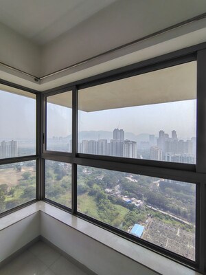 Room in 2 BHK Apartment at Kalpataru Paramount, Kapur Bawdi – for Sale