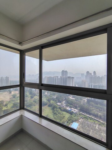 Room in 2 BHK Apartment at Kalpataru Paramount, Kapur Bawdi – for Sale