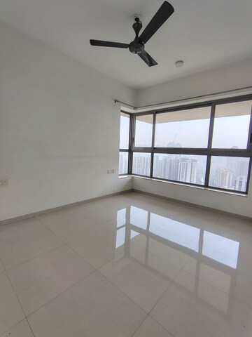 Room in 2 BHK Apartment at Kalpataru Paramount, Kapur Bawdi – for Sale