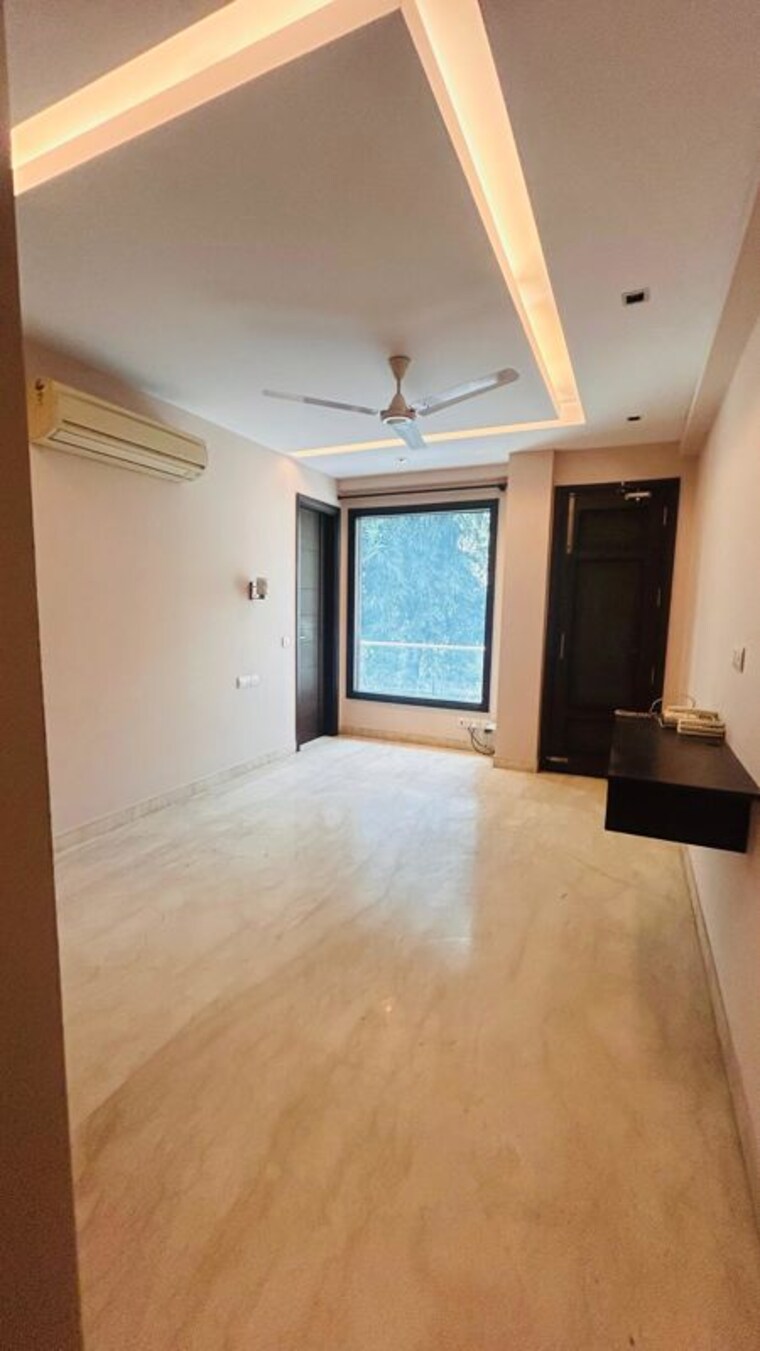 Room, panchsheel enclave 3 Bedroom 265 Sq.Yd. Builder Floor In Panchsheel Enclave Delhi 9940259
