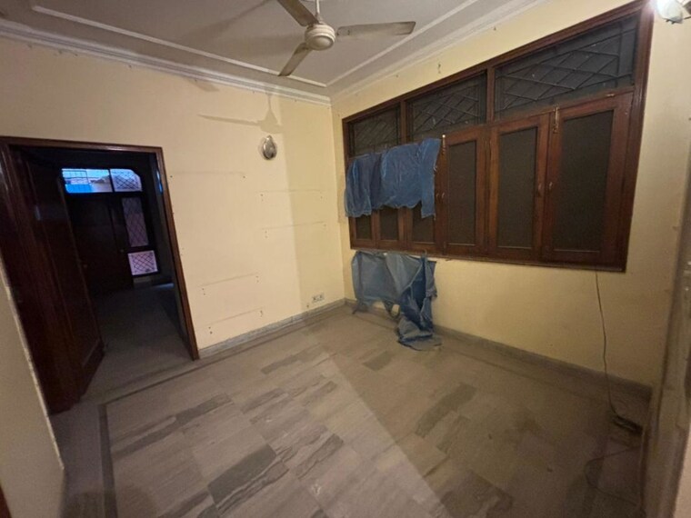Room, greater kailash i 3 Bedroom 208 Sq.Yd. Builder Floor In Greater Kailash I Delhi 9940261