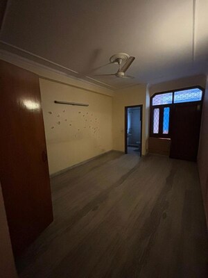 Room in 3 BHK Builder Floor at Greater Kailash I – for Rent