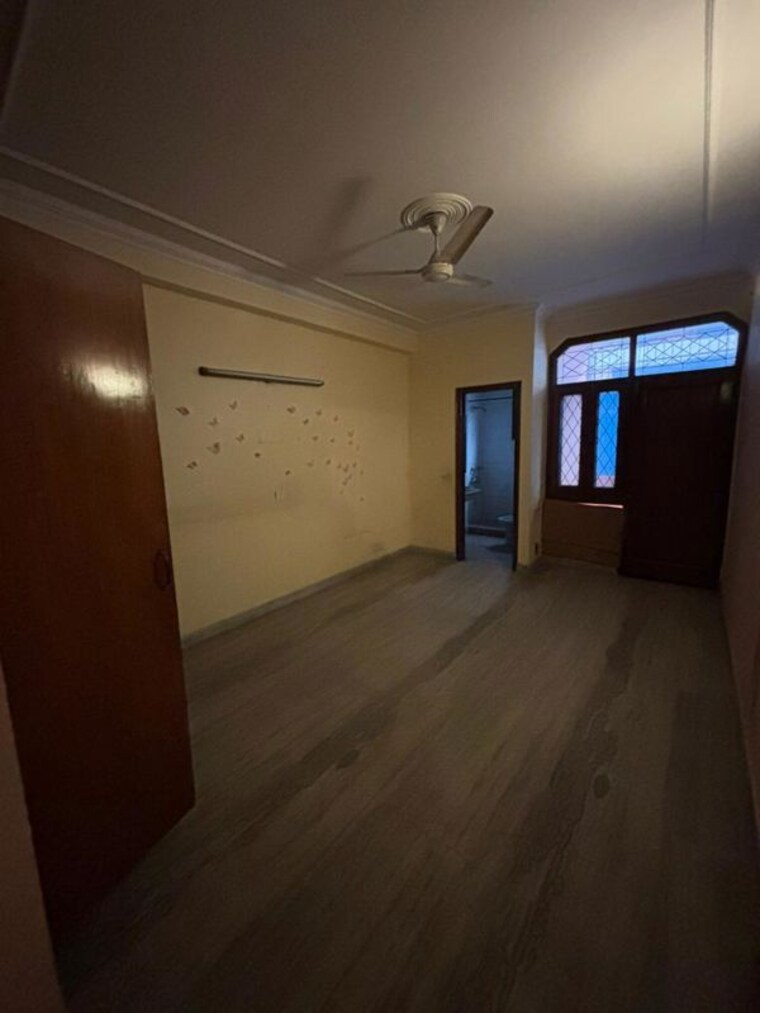 Room, greater kailash i 3 Bedroom 208 Sq.Yd. Builder Floor In Greater Kailash I Delhi 9940261