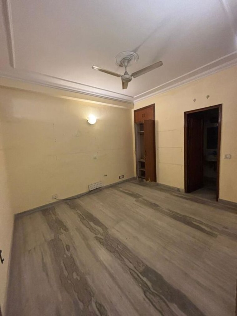 Room, greater kailash i 3 Bedroom 208 Sq.Yd. Builder Floor In Greater Kailash I Delhi 9940261