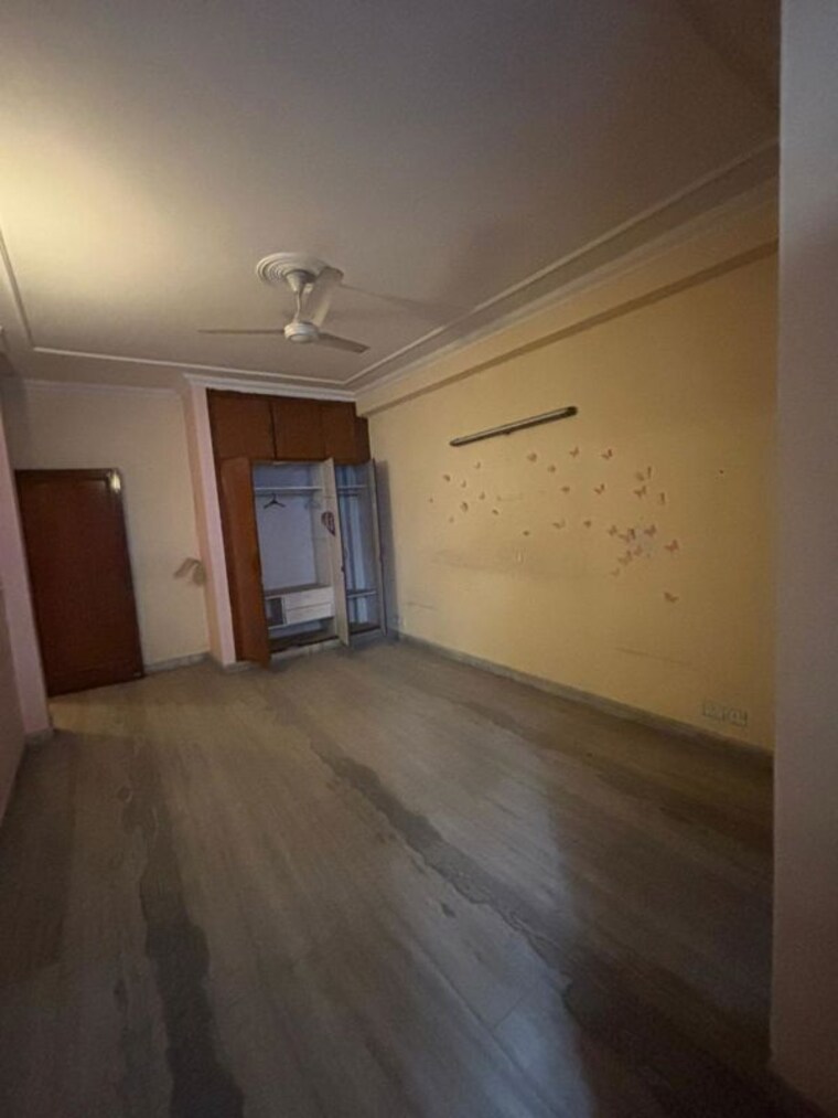 Room, greater kailash i 3 Bedroom 208 Sq.Yd. Builder Floor In Greater Kailash I Delhi 9940261
