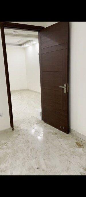 Room in 3 BHK Builder Floor at Puri Kohinoor, Sector 89 – for Rent
