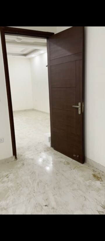 Room in 3 BHK Builder Floor at Puri Kohinoor, Sector 89 – for Rent