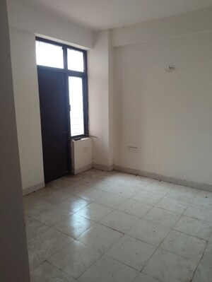 Room in 3 BHK Apartment at Amolik Heights, Sector 88 – for Rent