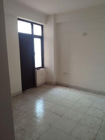 Room in 3 BHK Apartment at Amolik Heights, Sector 88 – for Rent