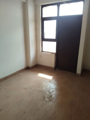 Room in 3 BHK Apartment at Amolik Heights, Sector 88 – for Rent
