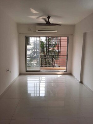 Room in 3 BHK Apartment at Shamik Elan, Vakola – for Rent