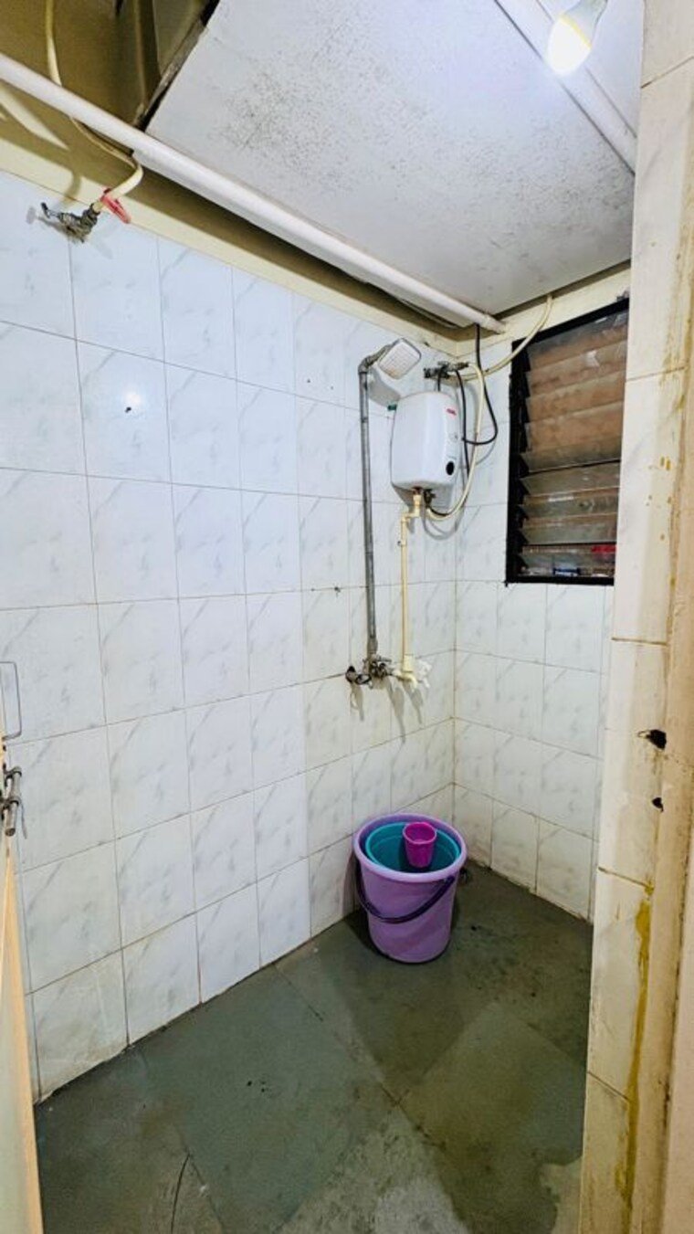 Bathroom, bhawani-park 2 Bedroom 900 Sq.Ft. Apartment In Aundh Pune 9940372
