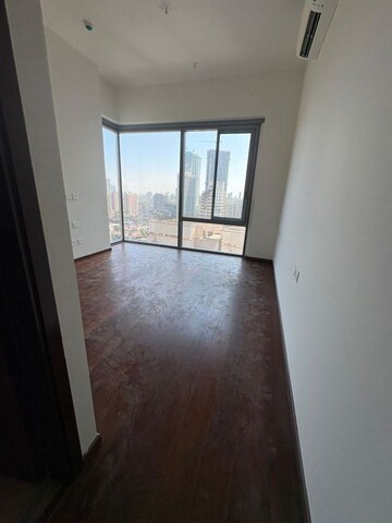 Room in 4 BHK Apartment at Piramal Mahalaxmi, Mahalaxmi – for Sale