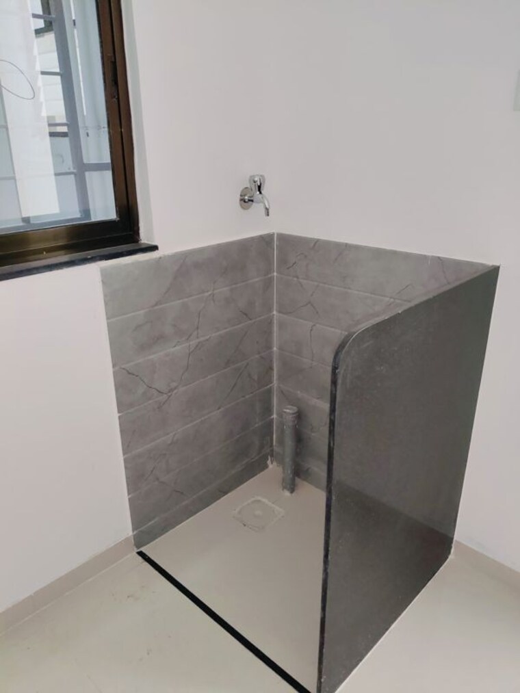 Bathroom, roshan-milestone 1 Bedroom 512 Sq.Ft. Apartment In Tathawade Pune 9940393
