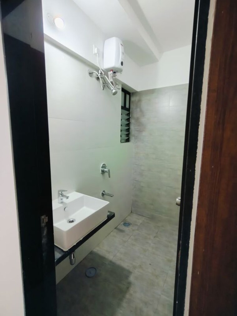 Bathroom, roshan-milestone 1 Bedroom 512 Sq.Ft. Apartment In Tathawade Pune 9940393