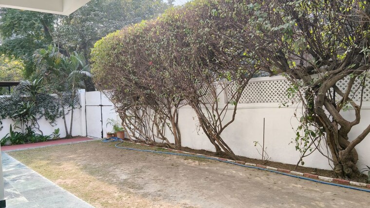 Exterior View, vasant vihar 3 Bedroom 400 Sq.Yd. Builder Floor In Vasant Vihar Delhi 9940406