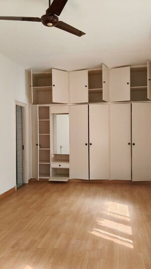 Room in 3 BHK Builder Floor at Vasant Vihar – for Rent