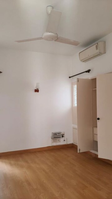 Room in 3 BHK Builder Floor at Vasant Vihar – for Rent