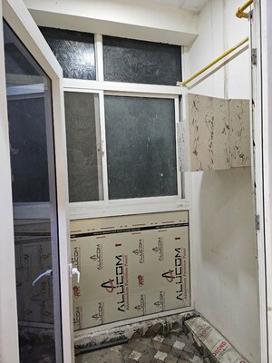 Furnished Amenities in 2 BHK Apartment at Saya Gold Avenue, Vaibhav Khand – for Rent