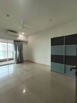 Room in 3 BHK Apartment at Lokhandwala Minerva Mahalaxmi, Mahalaxmi – for Sale