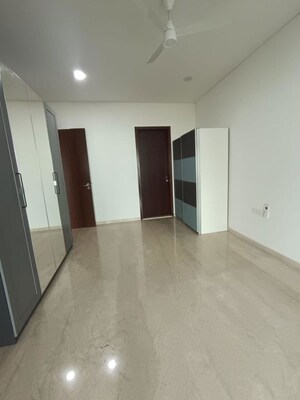 Room in 3 BHK Apartment at Lokhandwala Minerva Mahalaxmi, Mahalaxmi – for Sale