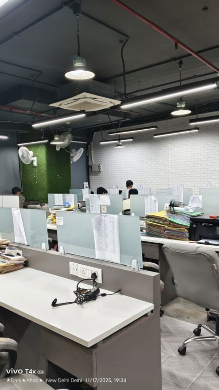 Team Area, netaji subhash place Commercial Office Space 900 Sq.Ft. In Netaji Subhash Place Delhi 9940541