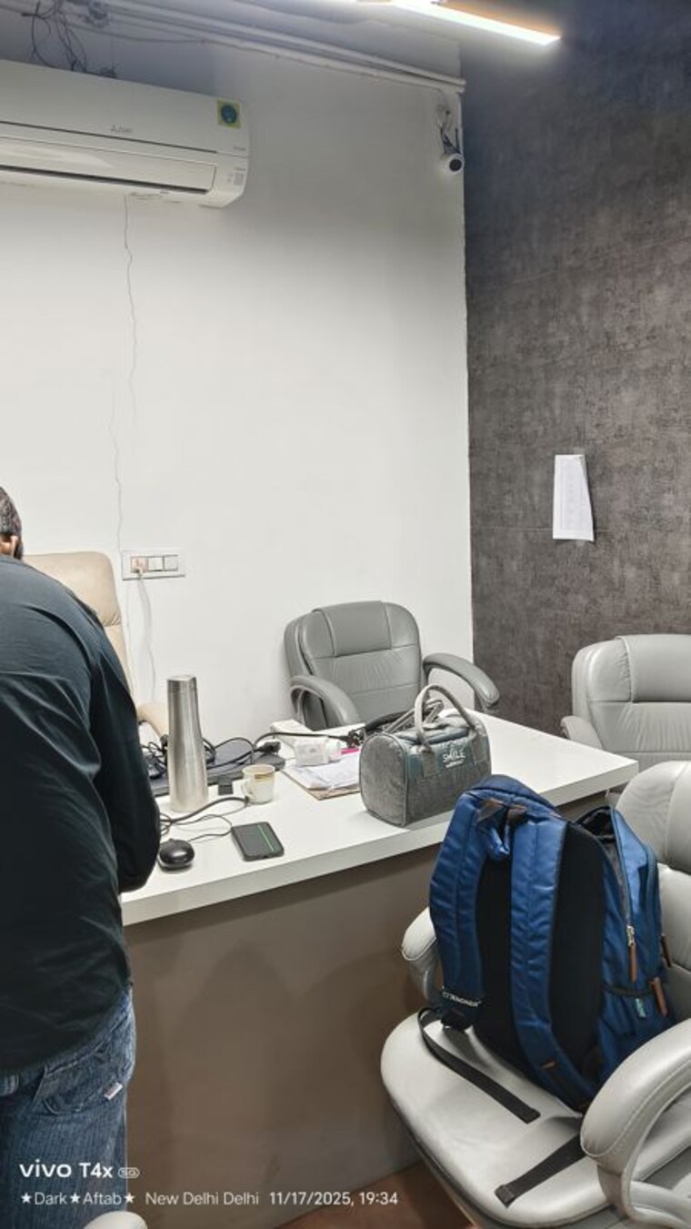 Team Area, netaji subhash place Commercial Office Space 900 Sq.Ft. In Netaji Subhash Place Delhi 9940541