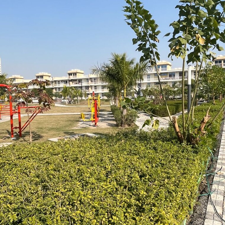 Garden, tdi-the-grand-retreat 3 Bedroom 180 Sq.Ft. Builder Floor In Sector 88 Faridabad 9940616