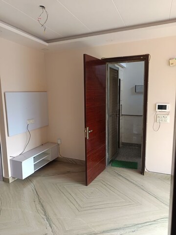 Room in 3 BHK Builder Floor at Rohini Sector 11 – for Rent