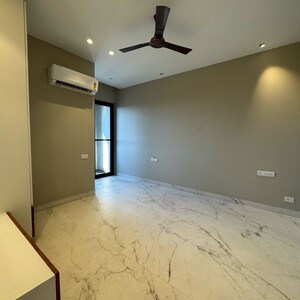 Room in 3 BHK Builder Floor at Sector 10 – for Rent