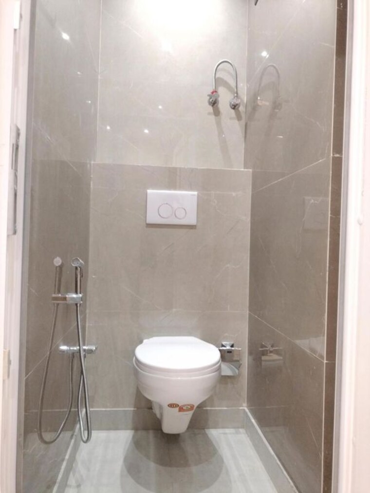 Bathroom, saket 2 Bedroom 750 Sq.Ft. Builder Floor In Saket Delhi 9940664