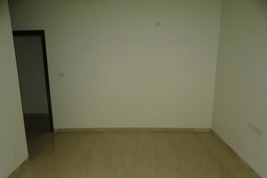 Room in 4 BHK Apartment at Oberoi Realty Esquire, Goregaon East – for Rent