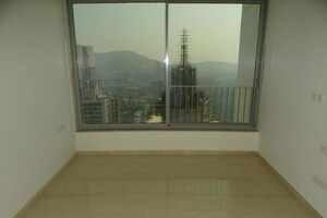 Room in 4 BHK Apartment at Oberoi Realty Esquire, Goregaon East – for Rent